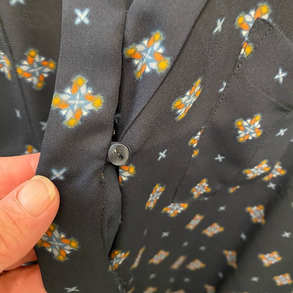 Maurices Geometric Print Wrap Top M - Picture 4 of 9